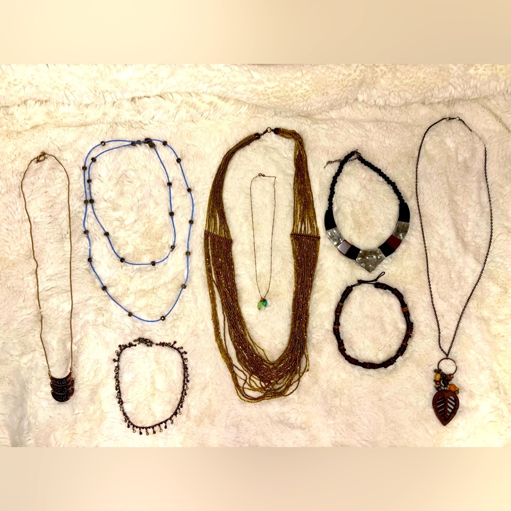 [SOLD] Lot Of 9 Mixed Material Costume Fashion Necklaces Jewelry